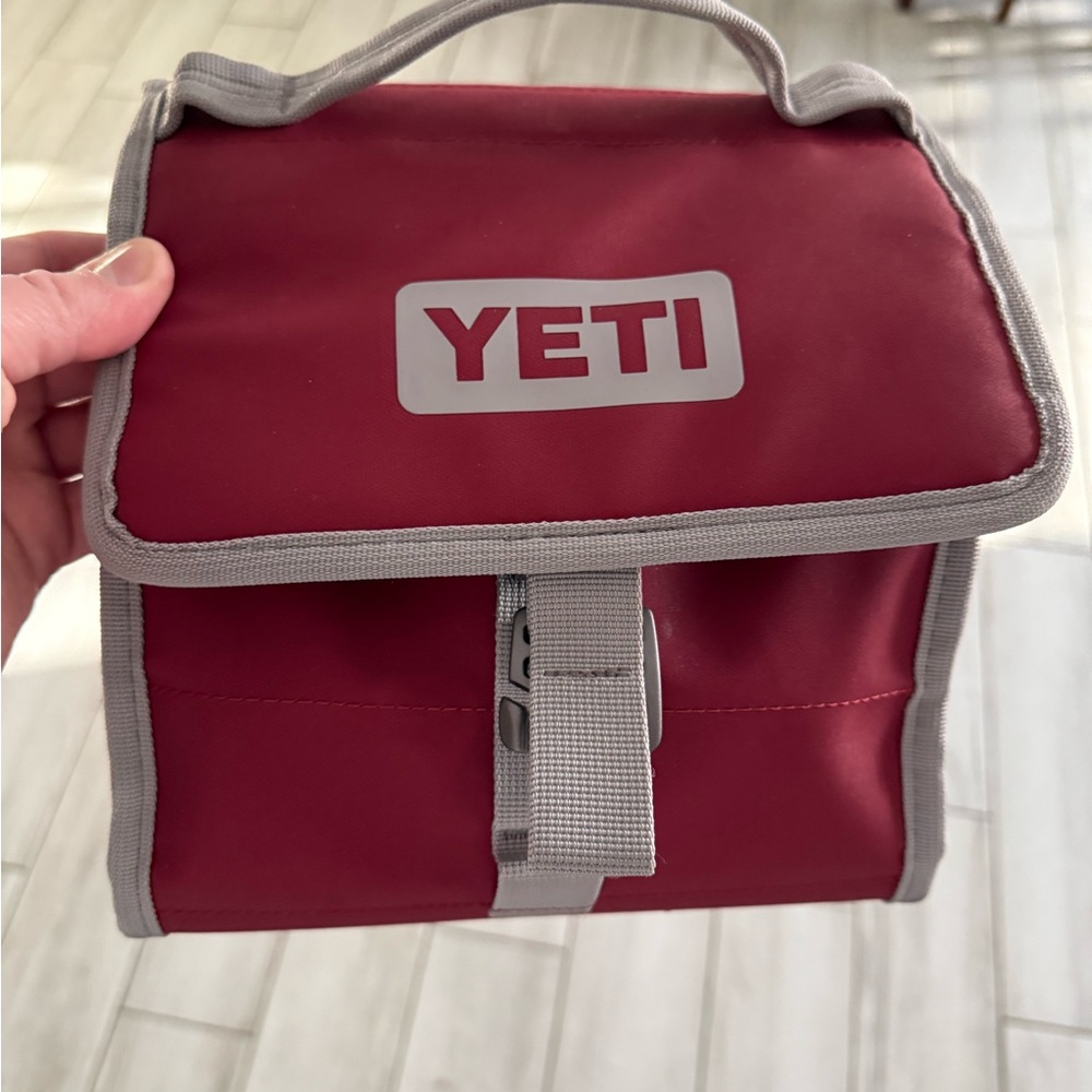 Yeti Daytrip Lunchbox in Harvest Red